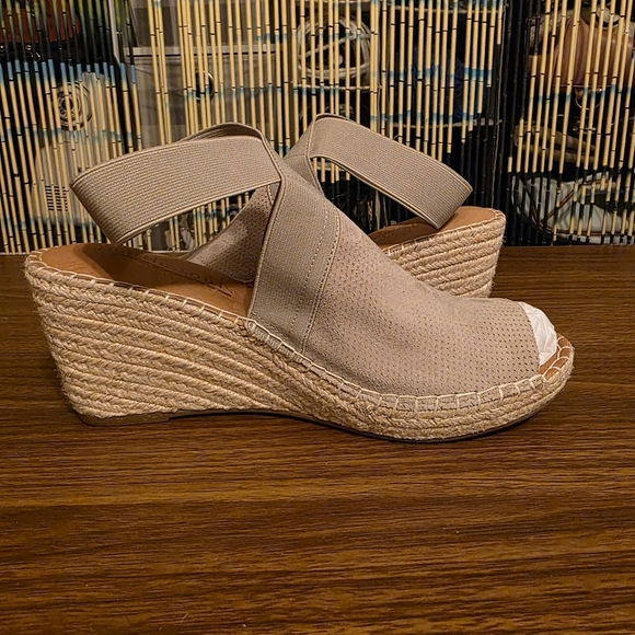 Gentle Souls by Kenneth Cole Signature Perforated Suede Espadrille Wedge W10 - Picture 3 of 8